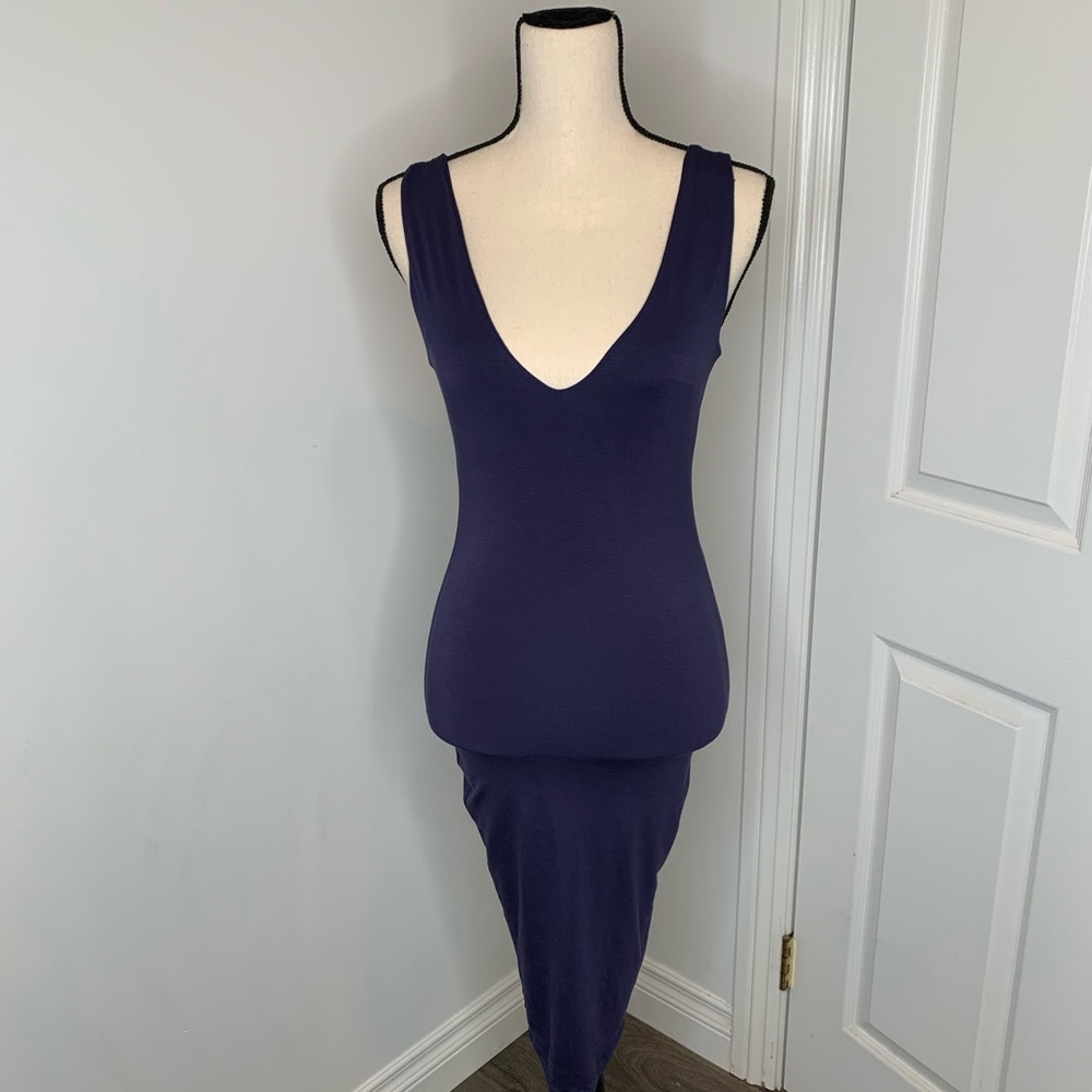 V neck sleeveless  lined midi dress